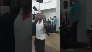 PASTOR FAZENDO SINAL DE ARMINHA VIRA MEME!!!