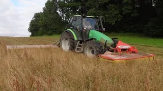 Deutz Fahr Agrotron 105 beim Gras mähen