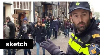 Een snelle ontruiming | Sketch | Het Klokhuis