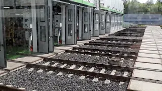 Поезд метро выходит из электродепо Лихоборы