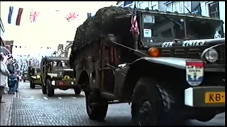 1995 - optocht militaire voertuigen in de straten van Zutphen