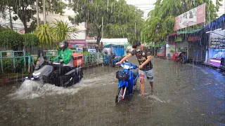 4K 🇹🇭 Walking in Heavy Rain and Flash Flood Road in Bangkok, Thailand