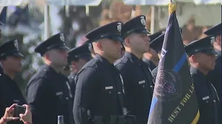 LA approves new police officer contract