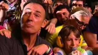 Garoto canta com Bruce Springsteen em show no Rock in Rio