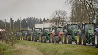 French farmers' protest edges closer to Paris