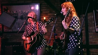 Wake Up Little Susie - MonaLisa Twins (Everly Brothers Cover) live!