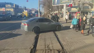 Фонтан из кабины водителя. 17 маршрут