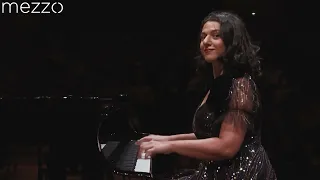 Khatia Buniatishvili plays  Beethoven's Piano Concerto No.1 - Marin alsop, Orchestre de Paris