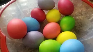 Как покрасить  яйца  жидкими пищевыми красителями🥚👍