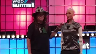 Sophia Robot and Han at Web Summit 2018(Interview in 20 minutes)