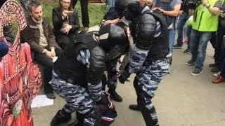 Russia: Hundreds detained as Navalny supporters protest (2)