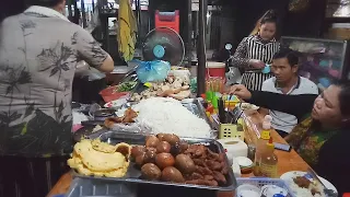 Phnom Penh Street Food - Breakfast Inside Deum Thkouv Market - Delicious Breakfast