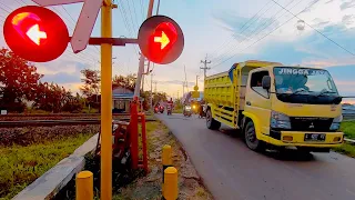 Railroad Crossing in Indonesia | Palang Kereta Api Perlintasan Brebes - Tegal 2023