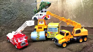 Mencari mainan mobil truk oleng, truk crane, truk slender, pemadam kebakaran, ambulance, helicopter