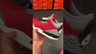 Finding INSANE HEAT at the Nike Outlet! (CHICAGO EXCLUSIVE JORDANS) | Reselling Sneakers
