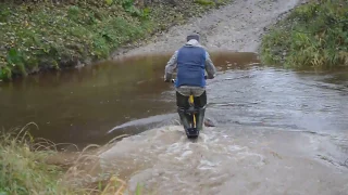 Большой внедорожный мотосамокат. Штурмуем реку.