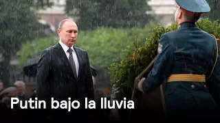 Putin bajo la lluvia, durante ceremonia en Rusia - Despierta con Loret