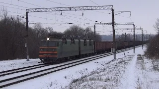 Электровоз ВЛ80Т-1957 с грузовым поездом