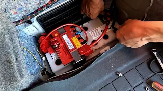 Replacing BMW 328i Battery...Watch this video if your car does not turn on