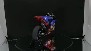 MODEL TAMIYA SCALE 1/12 - Yamaha Yzr-M1 Fortuna 33 '04