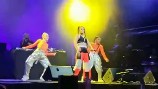 Farina La Nena Fina - Rake It up (Live España Tour)