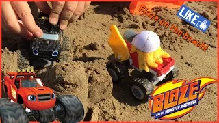 Вспыш и чудо машинки Вспыш и Джо играют на пляже Blaze and the monster machines on the beach!