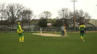 Gayle and Azharuddin batting  4th over ball by ball