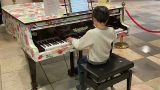 [age 8] Beethoven "Moonlight" Sonata, 3rd movement / Street piano/ [8歳] 月光 第三楽章- ベートーヴェン