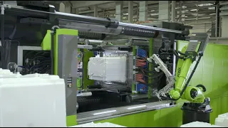 Production of waste collection systems on ENGEL injection moulding machine duo 5500