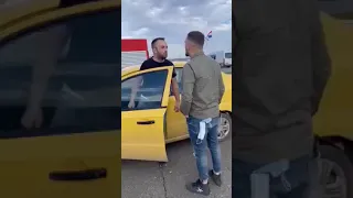 ‘Këtu je në Shqipëri’, një shqiptar dhe një serb përleshen fizikisht në kufi