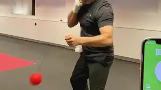 Dragomir Gago Mrsic tries Boxbollen (The Boxball) app beta with one hand!