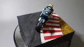 Yamaha YZR M1 05' Valentino Rossi 1/24 Heller