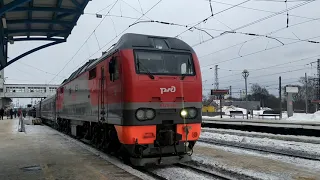 Владимир. Поезд №145/146 Челябинск - Санкт-Петербург, прибытие, стоянка и отправление.