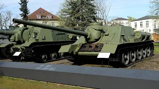 Sowjetische Jagdpanzer SU-100, Model 1944  im Museum Berlin-Karlshorst.