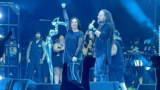 Korn & Amy Lee sing “Freak on a Leash”