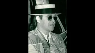 15. Bennie And The Jets/Band Introduction (Elton John - Live In Belfast: 1/11/1986)