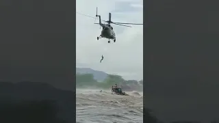 itna baris me helicopter ka sahara lena pada