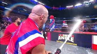Kurt Angle ataca a Chad Gable & Otis lanzandoles leche - WWE Smackdown 09/12/2022 (En Español)