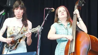 Della Mae "Tell me baby why you been gone so long" Grass Valley 2022