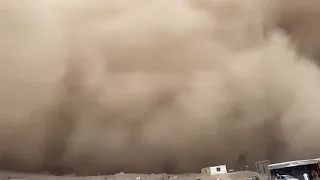 Песчаная буря накрывает город Кандагар в Афганистане