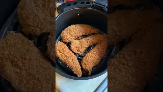 HOW TO MAKE AIR FRYER CRISPY KETO CHICKEN TENDERS #SHORTS | Daily Foodie Shorts