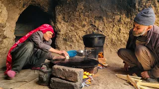 Old Lovers Village Style Naan Bread and Chicken Recipe in a Cave | Village Life Afghanistan