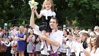 Юлия Светличная поздравила учеников школы №61 с окончанием учебного года