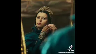 El famoso anillo de esmeralda y los aretes de Kosem💚