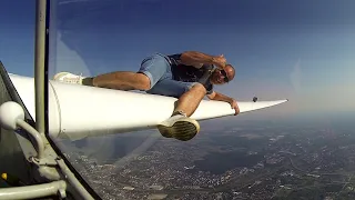 Skoki z szybowca - Aeroklub Gliwicki . Skydive from a Glider