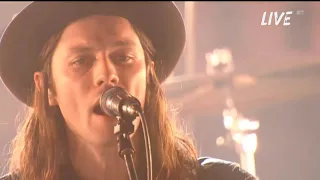 James Bay - Hold Back The River (Live at the 2015 mtvU Woodie Awards)