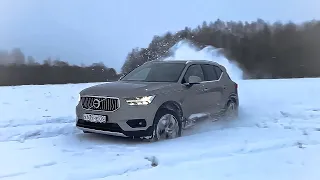 Volvo XC40 on snowy fieldroad