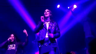 Motionless In White - Enter Sandman feat. Jerry Cerulli (Father Of Chris Motionless)