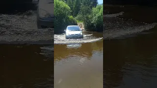 Митсубиси Кольт по реке Барнаулка!)