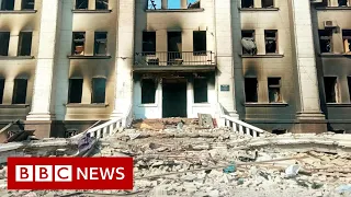 'Tanks in streets' as fighting hits Ukraine's Mariupol centre - BBC News